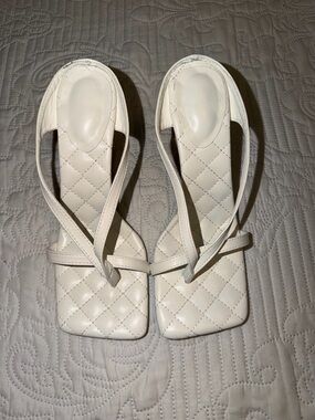 SHEIN White Quilted Square-Toe Thong Sandals - Women